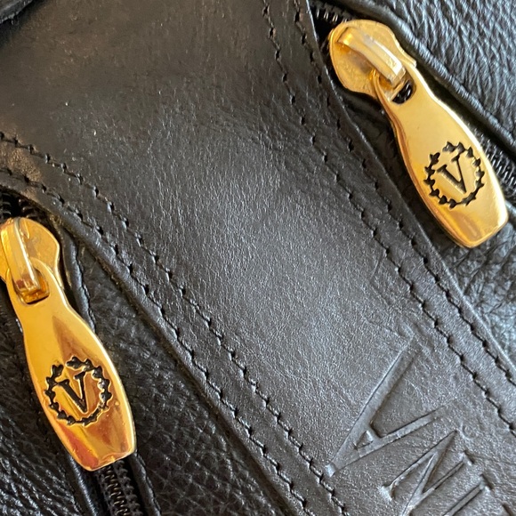 Valentina Black genuine Leather Shoulder Bag with Gold Details - Picture 4 of 16